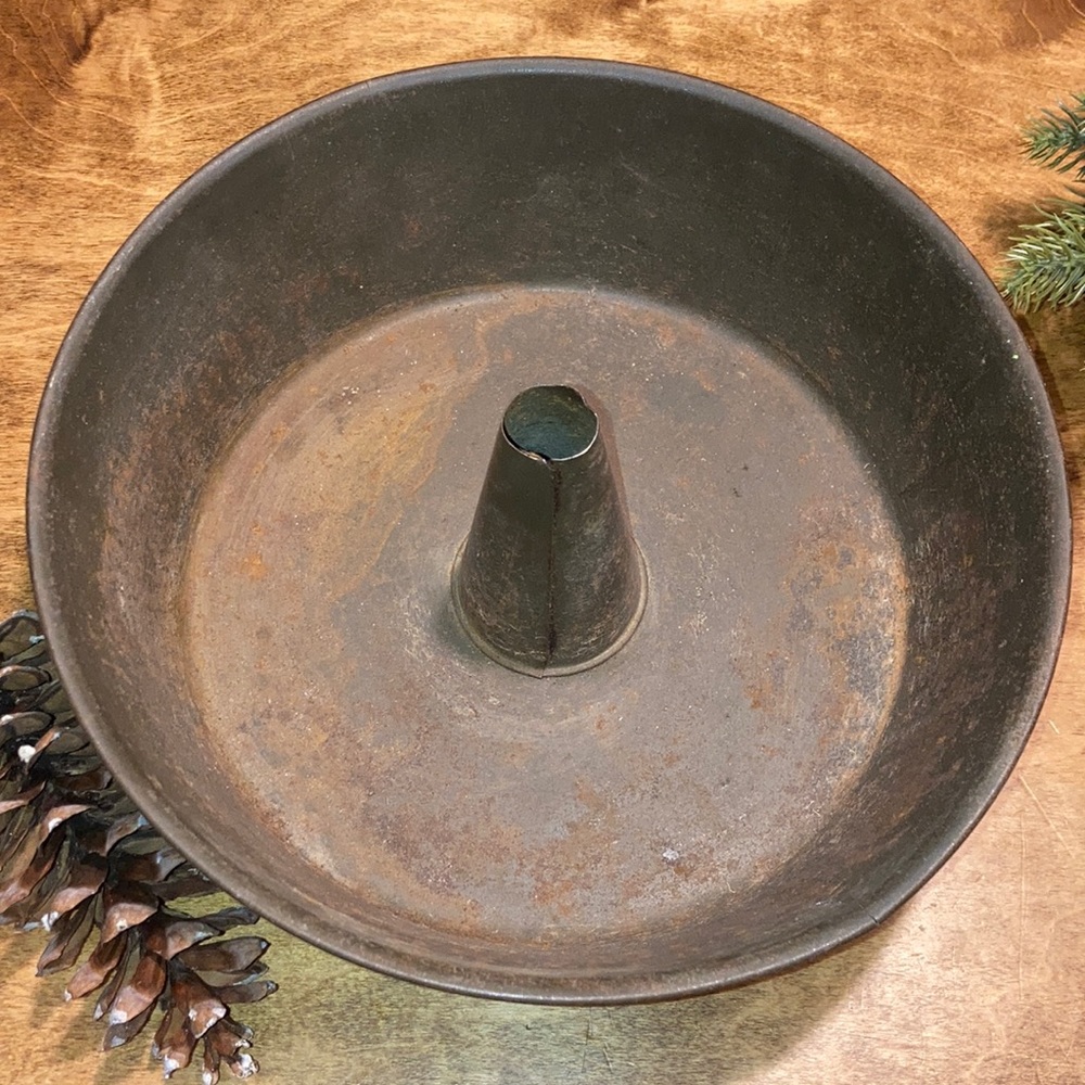 Antique Metal Rustic Bundt Cake Pan